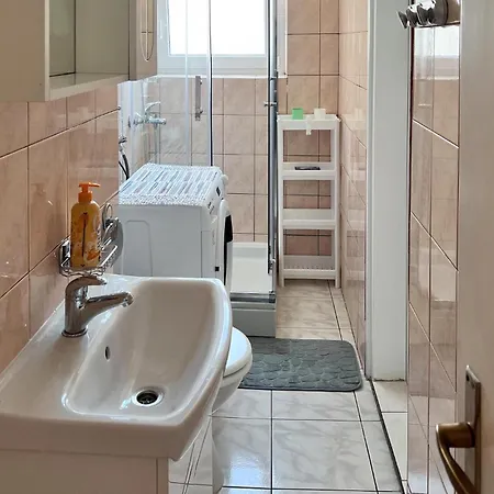 Stunning In With Kitchen * Pula