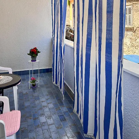 Daire Gorgeous Apartment In Pula With Wifi
